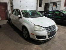 Load image into Gallery viewer, QUARTER PANEL CUT ASSEMBLY Volkswagen Jetta 2005 05 2006 06 07 08 09 10 Right - 1050622
