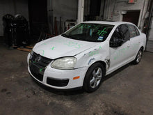 Load image into Gallery viewer, QUARTER PANEL CUT ASSEMBLY Volkswagen Jetta 2005 05 2006 06 07 08 09 10 Right - 1050622
