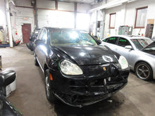 Load image into Gallery viewer, QUARTER PANEL CUT ASSEMBLY Porsche Cayenne 03 04 05 06 07 08 - 10 Right - 1062748

