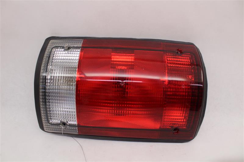 TAIL LIGHT LAMP ASSEMBLY E150 Van E250 Van E350 E350 95-05 Left - 995391
